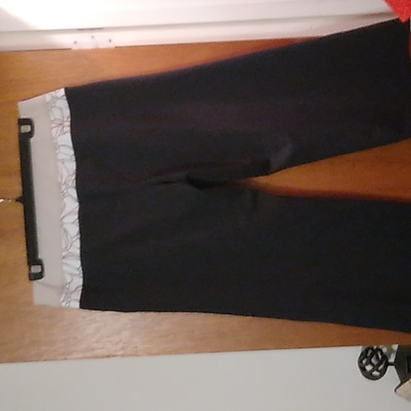 Workout Capris - Picture 3 of 4